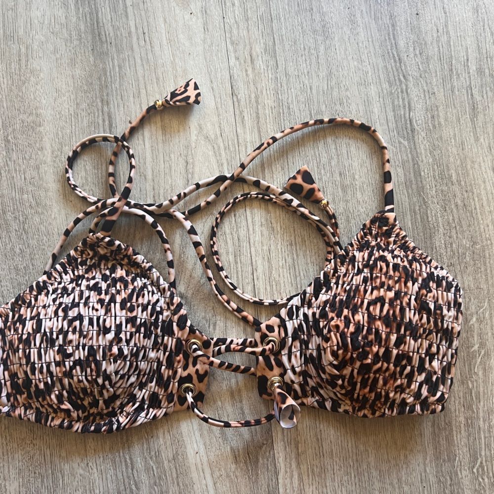 Victoria’s Secret leopard print bikini top ties at Cente NWT